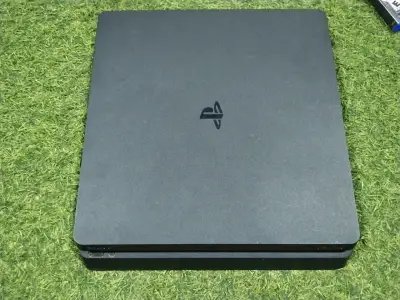 Consola PS4 con juegos y control - miniatura 2