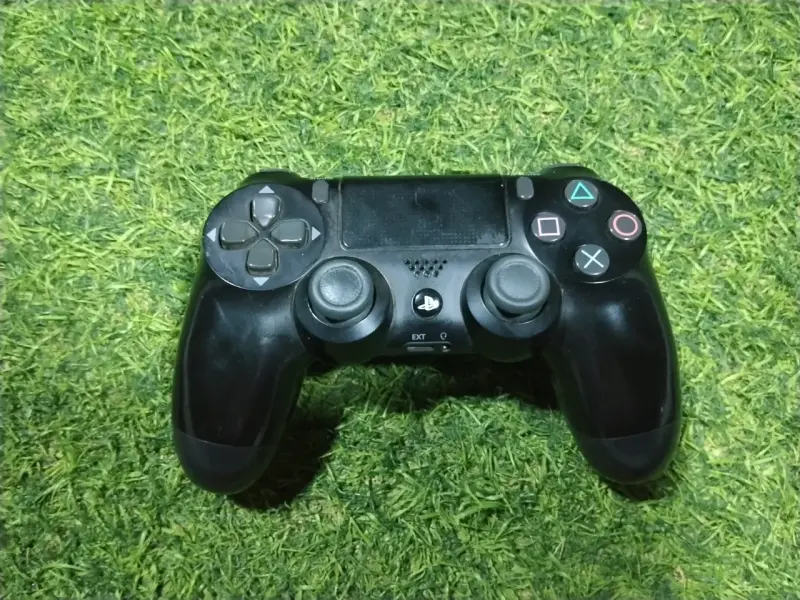 Consola PS4 con juegos y control - 3