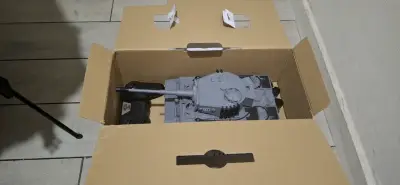 Tanque a control remoto gris con control - miniatura 4