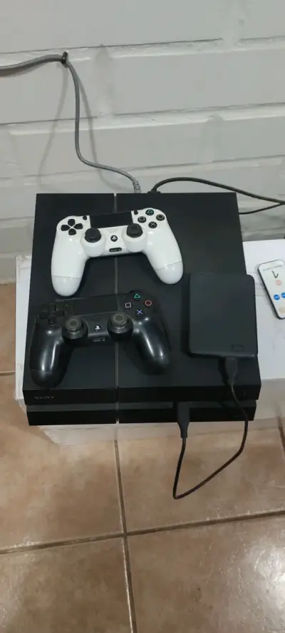 Consola PS4 con dos controles y juegos incluidos - miniatura 1
