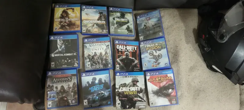 Consola PS4 con dos controles y juegos incluidos - 2
