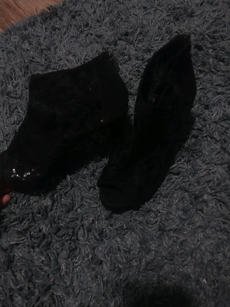 Botines de cuero negro con hebillas - 4