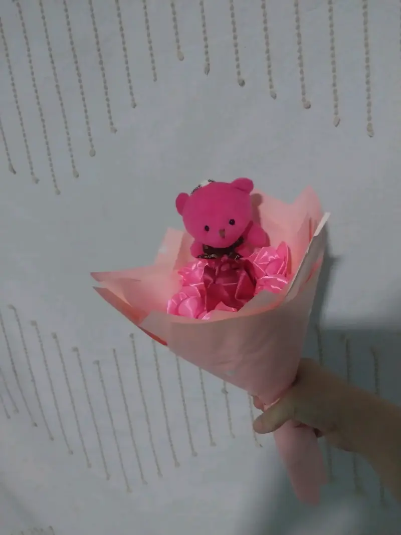 Ramo de flores artificiales con peluche - 1