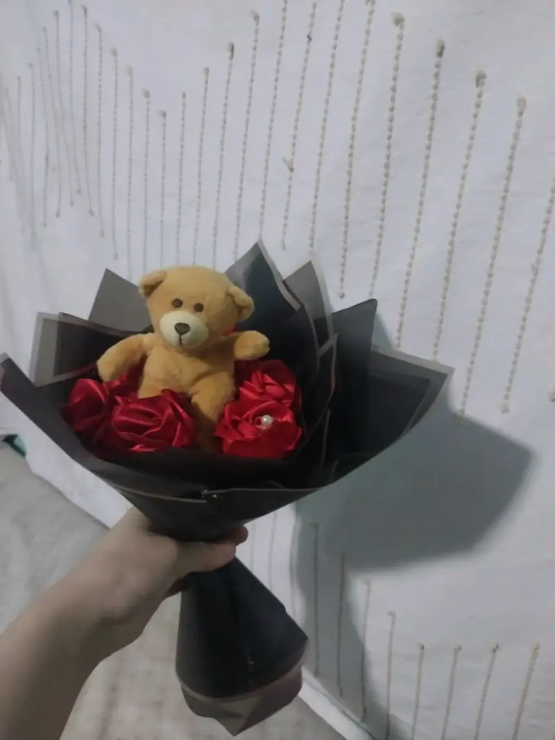 Ramo de flores artificiales con peluche - 2