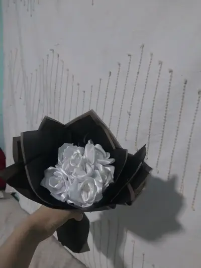 Ramo de flores artificiales con peluche - miniatura 4