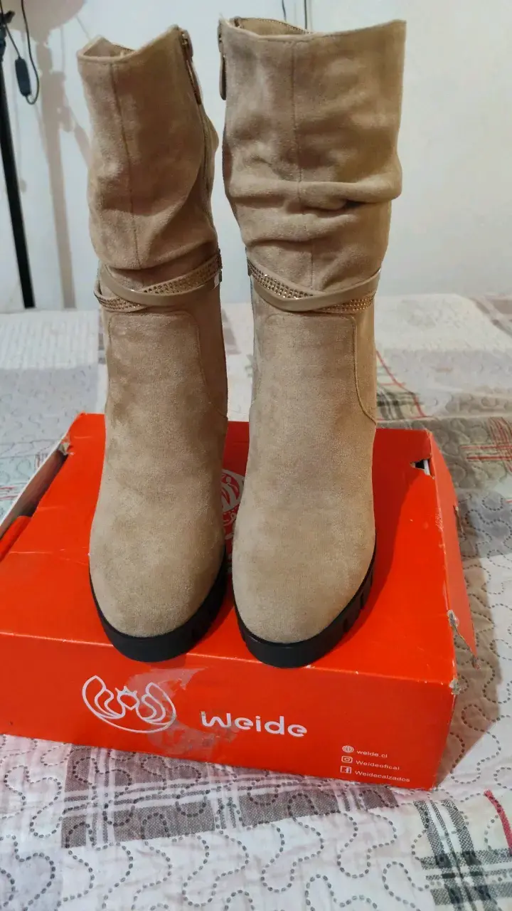 Botas de gamuza beige con tacón Weide - 1