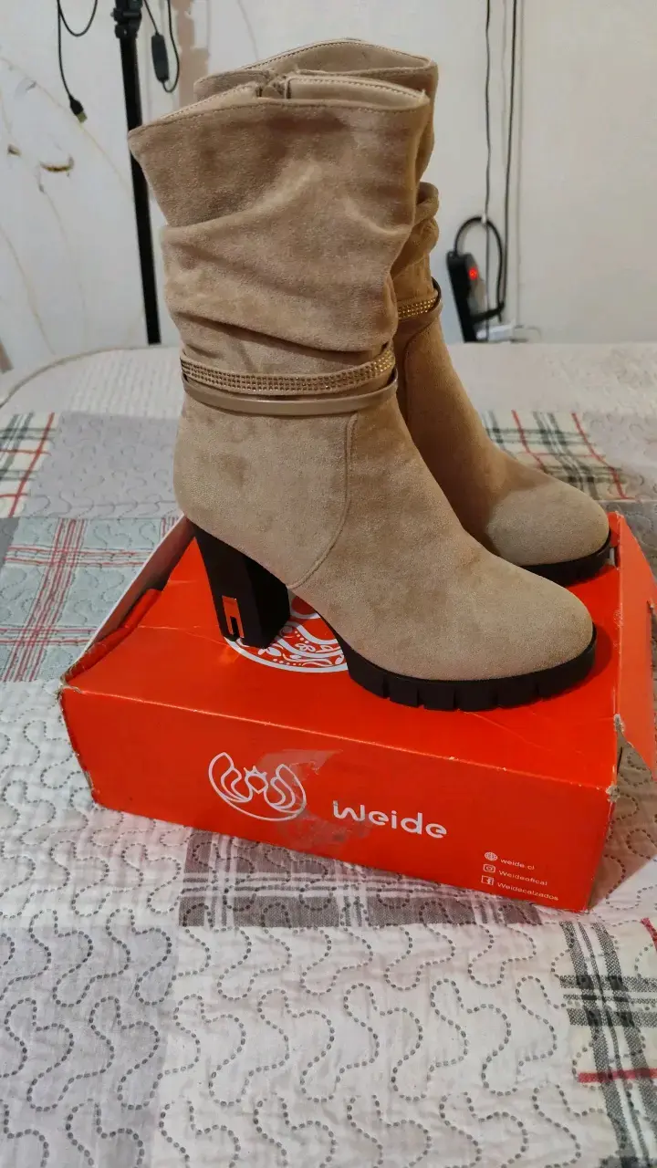 Botas de gamuza beige con tacón Weide - 2