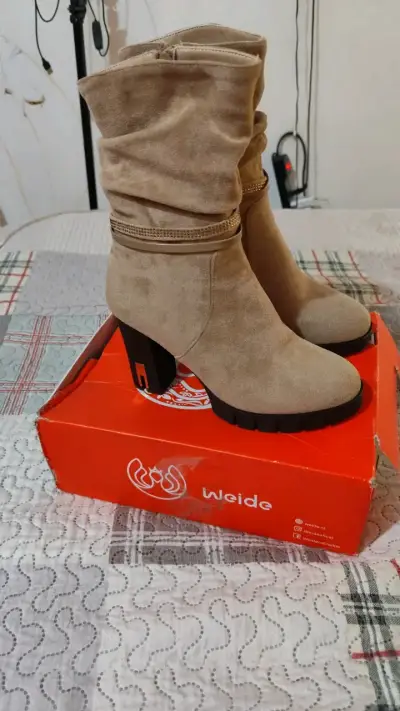 Botas de gamuza beige con tacón Weide - miniatura 2