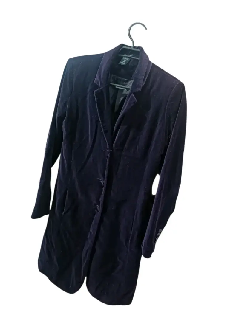 Abrigo de terciopelo morado para mujer