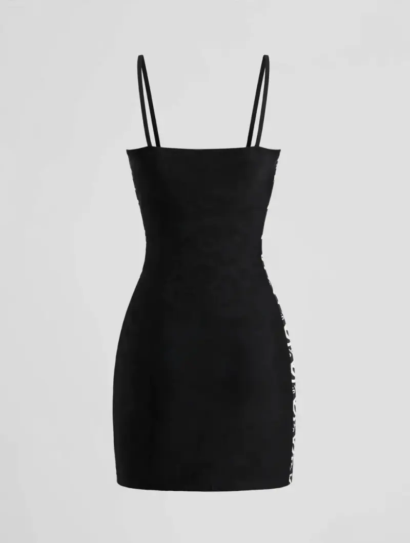 Vestido negro con diseño de labios y logos - 4