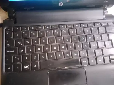Notebook HP Mini con Windows 7 - miniatura 1