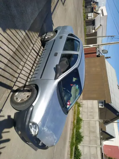 Auto usado Chevrolet Corsa gris en venta - miniatura 1