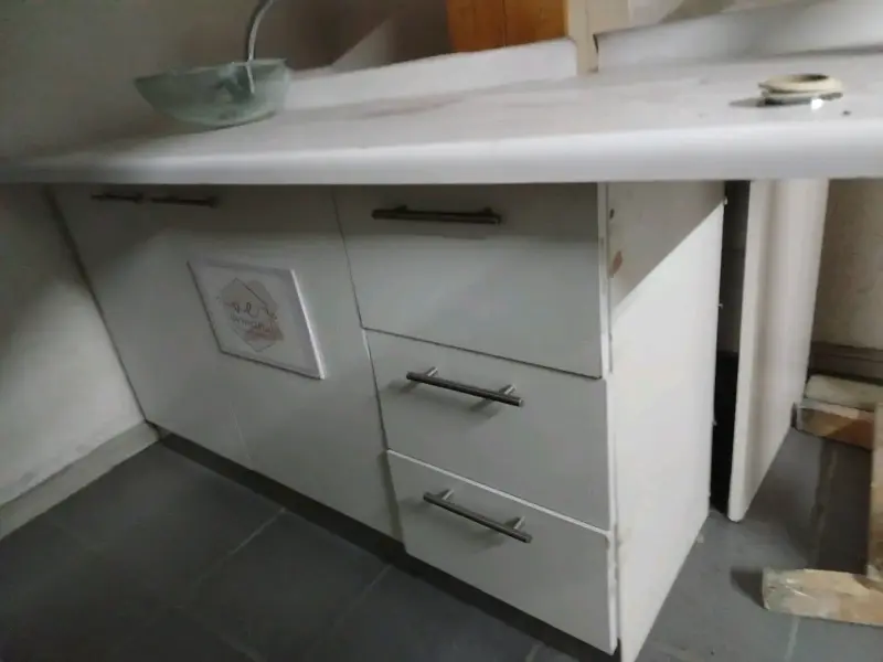 Mueble de baño con lavamanos de vidrio - 2