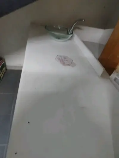 Mueble de baño con lavamanos de vidrio - miniatura 4