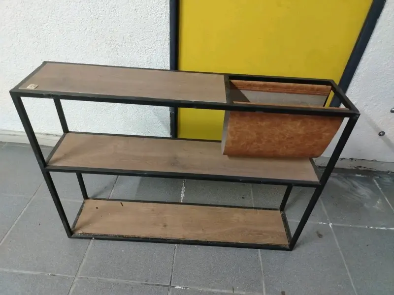 Estantería de metal y madera con diseño moderno - 1