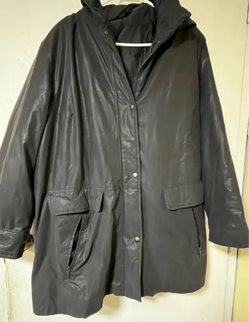 Abrigo negro con capucha L-XL - 1