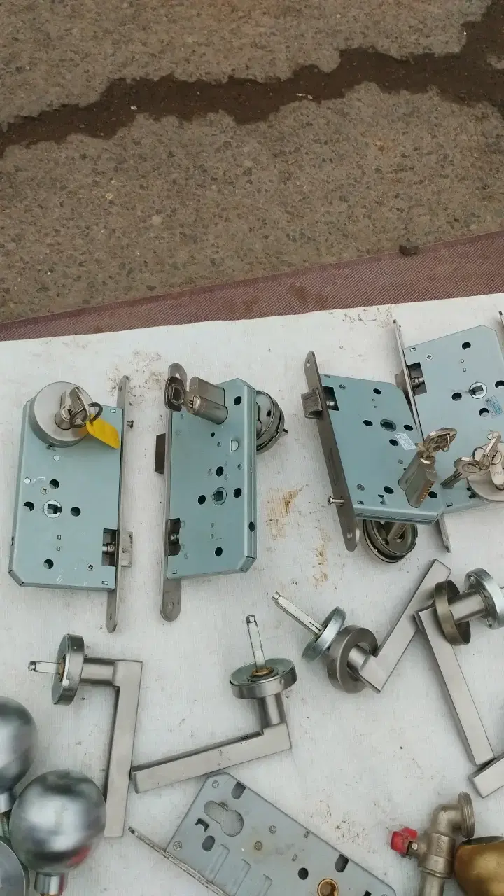 Cerraduras de seguridad con llaves y manillas
