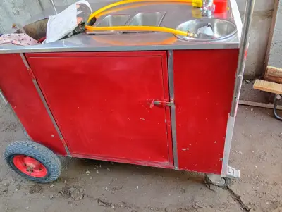 Carro de Comida Rápida Rojo con Parrilla y Lavamanos - miniatura 1