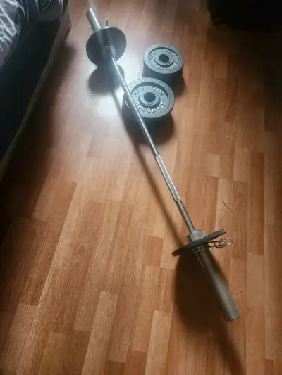 Barra de pesas con discos estándar 10 kg - miniatura 1