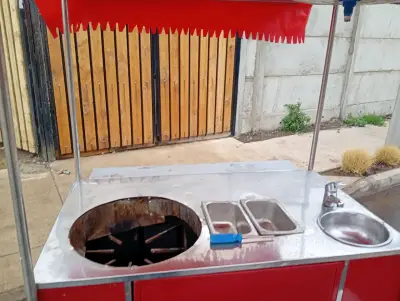 Carro de Comida Rápida con Toldo Rojo - miniatura 2