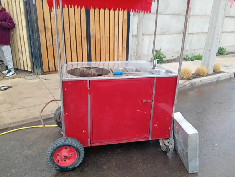 Carro de Comida Rápida con Toldo Rojo - 6