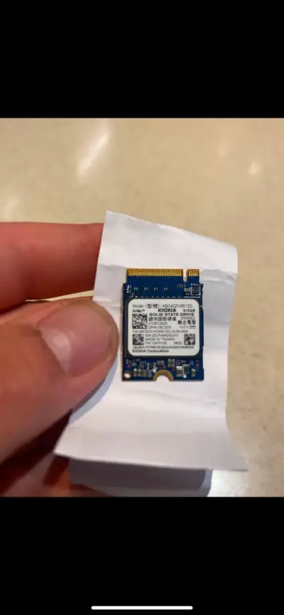 Disco SSD NVMe Kioxia 512GB en buen estado - miniatura 2