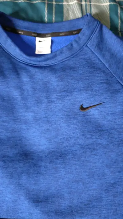 Polerón azul Nike con bolsillo lateral - miniatura 2