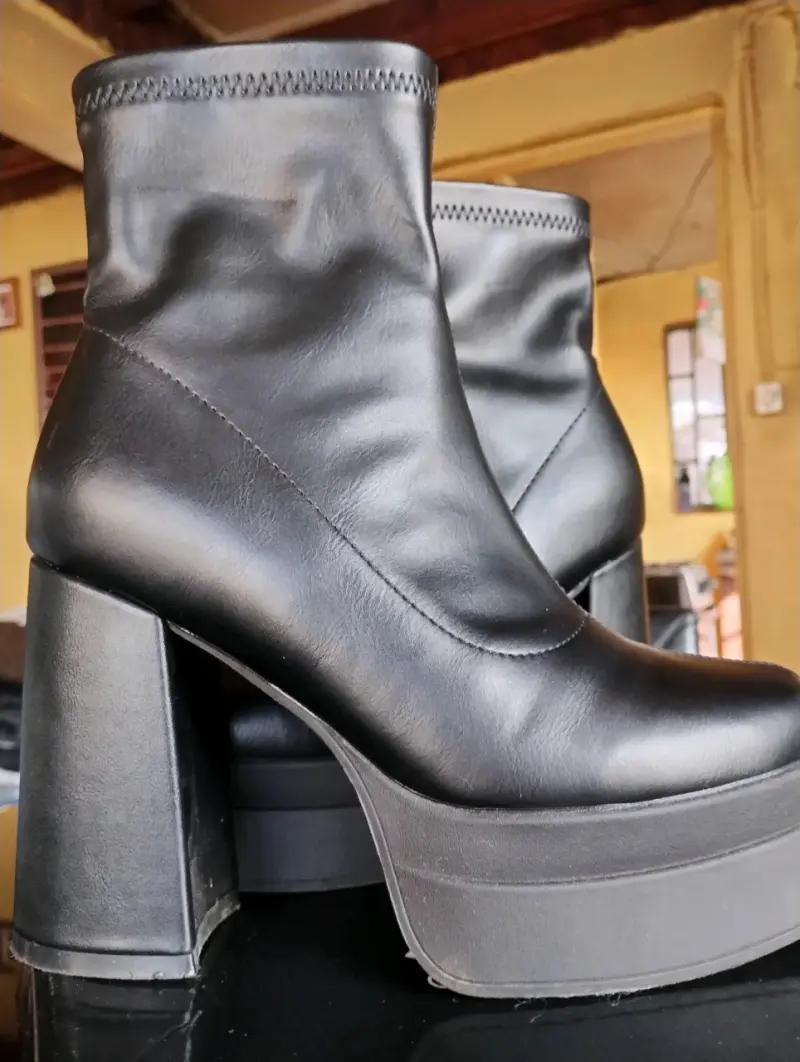 Botines de plataforma negros con cierre lateral - 1