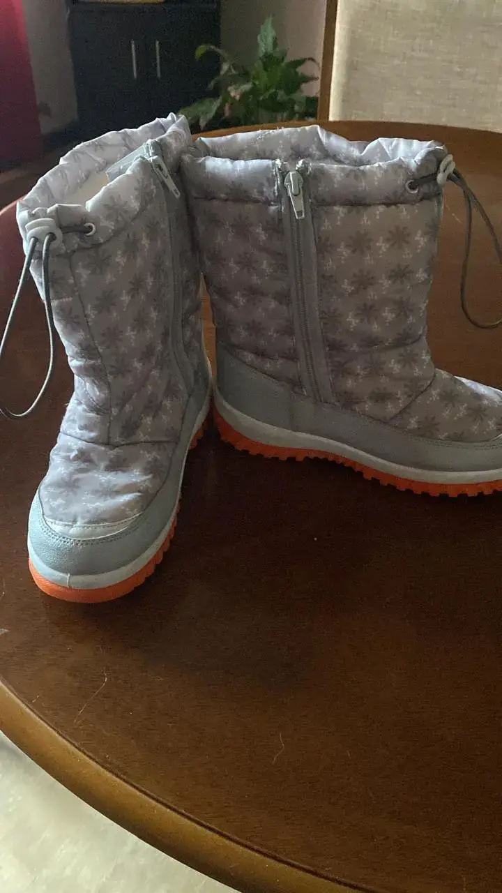 Botas de nieve para niños con diseño de copos