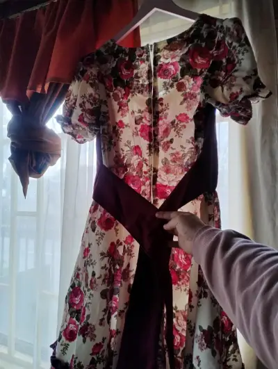 Vestido floral vintage con enagua - miniatura 1