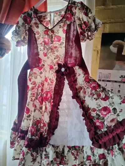 Vestido floral vintage con enagua - miniatura 2