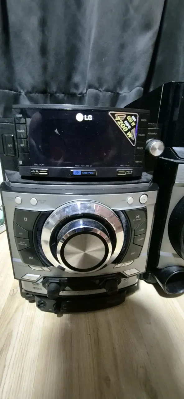 Sistema de sonido LG con X Metal Bass - 2