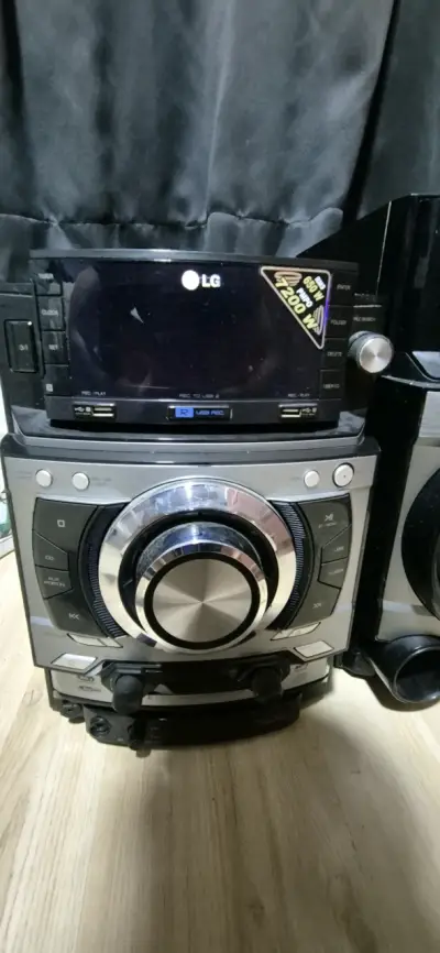 Sistema de sonido LG con X Metal Bass - miniatura 2
