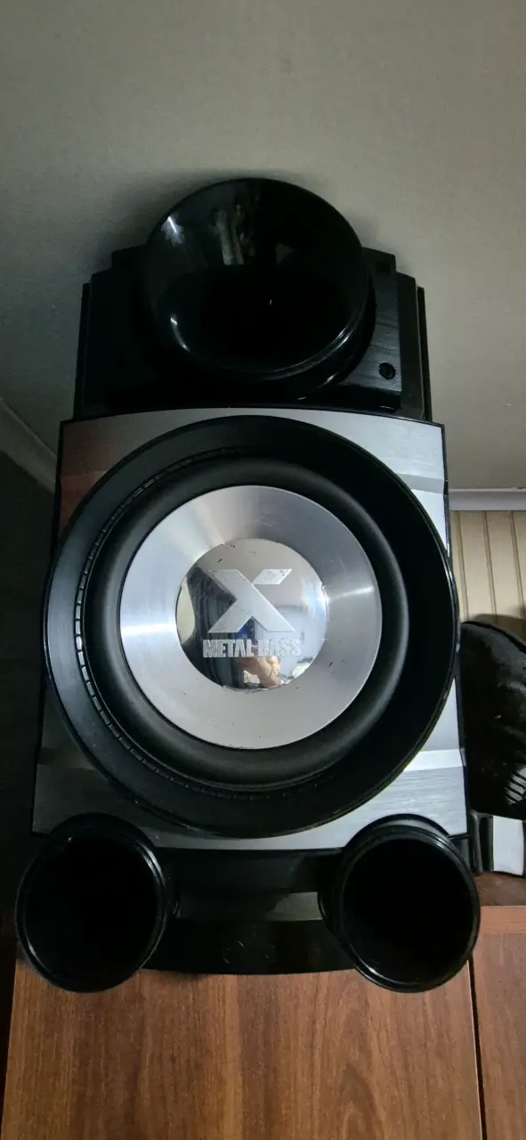 Sistema de sonido LG con X Metal Bass - 3