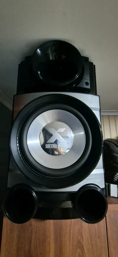 Sistema de sonido LG con X Metal Bass - miniatura 3