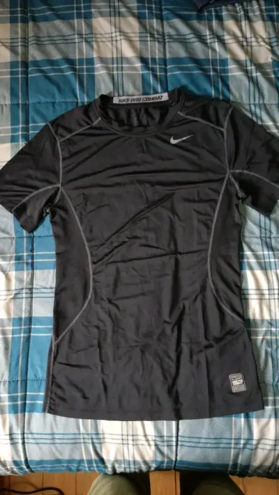 Polera deportiva negra Nike Pro Combat - miniatura 1