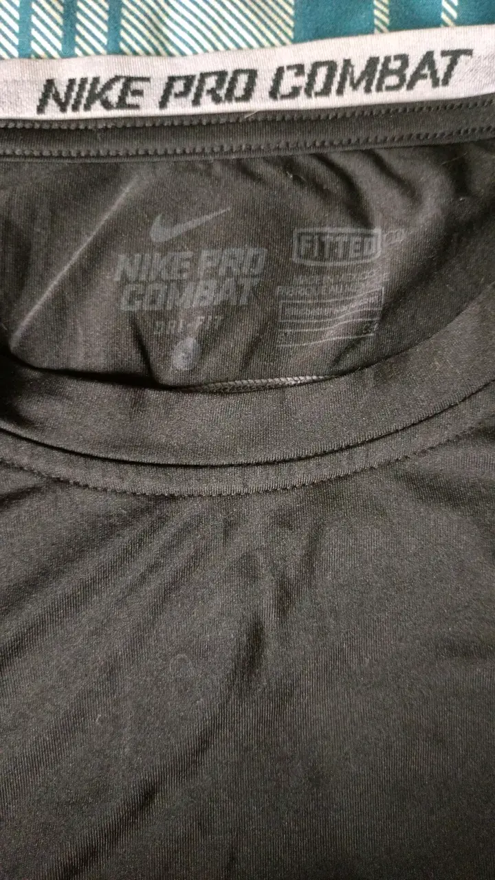 Polera deportiva negra Nike Pro Combat - 2