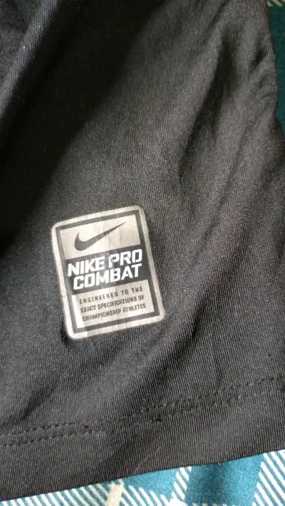 Polera deportiva negra Nike Pro Combat - miniatura 4