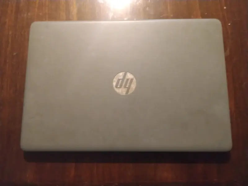 Notebook HP con cargador 4GB 512GB - 1