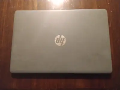 Notebook HP con cargador 4GB 512GB - miniatura 1