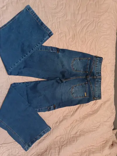 Jeans cargo de mezclilla azul para mujer - miniatura 3