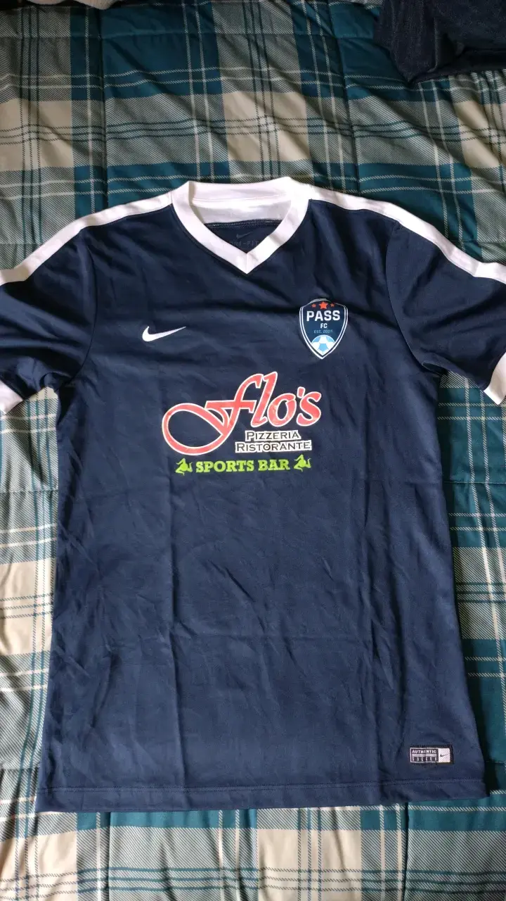 Camiseta deportiva Nike azul con logo PASS FC - 1