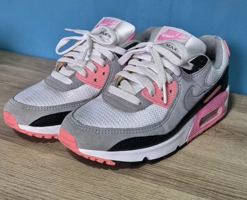 Zapatillas Nike Air Max 90 Mujer Gris y Rosado - 1