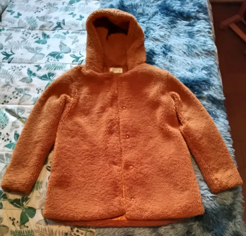 Abrigo con capucha color naranja terracota mujer. - 1