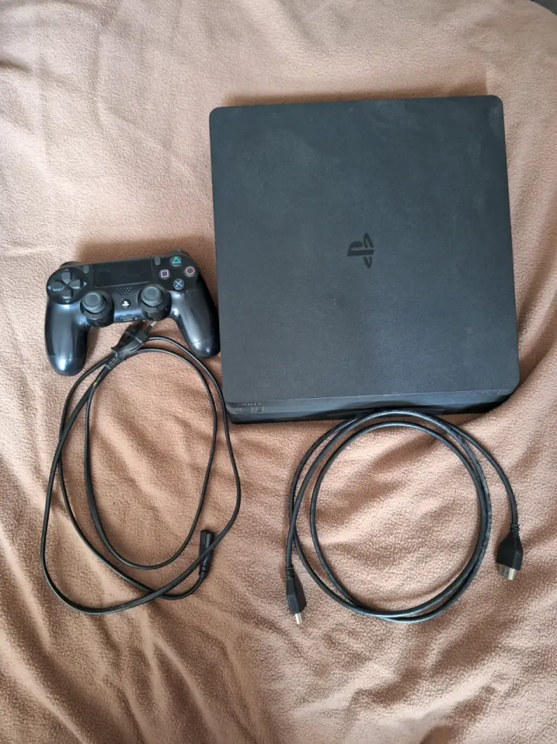 Consola PlayStation 4 con 6 JUEGOS y mando - 1