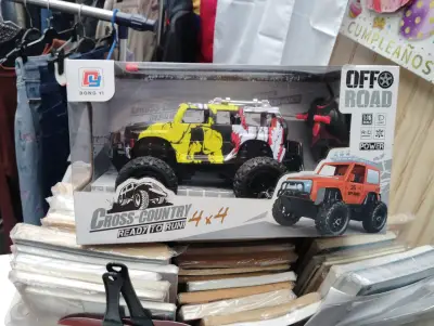 Camioneta RC Off-Road 4x4 a Control Remoto - miniatura 1