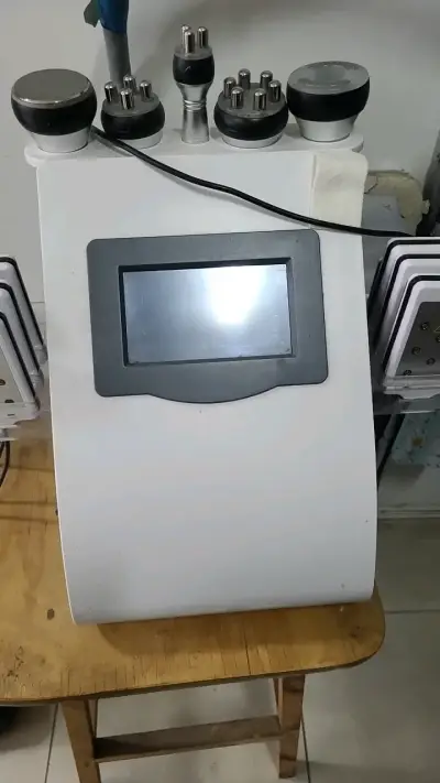 Máquina de Cavitación y Radiofrecuencia para Estética - miniatura 1