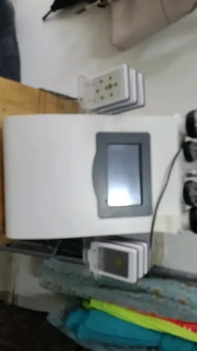 Máquina de Cavitación y Radiofrecuencia para Estética - miniatura 2