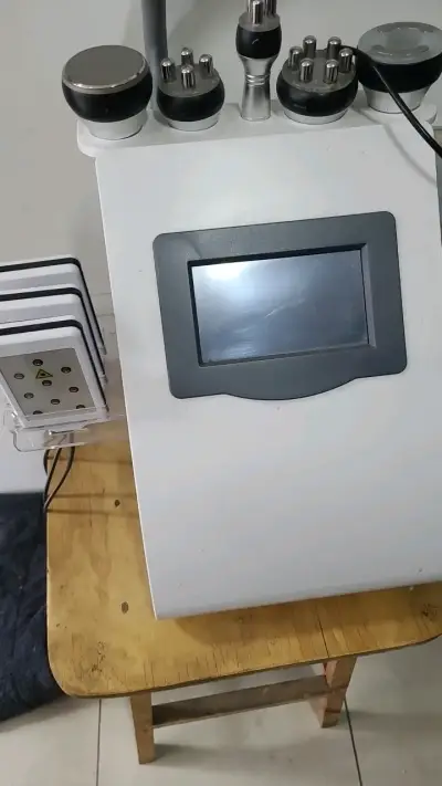 Máquina de Cavitación y Radiofrecuencia para Estética - miniatura 3