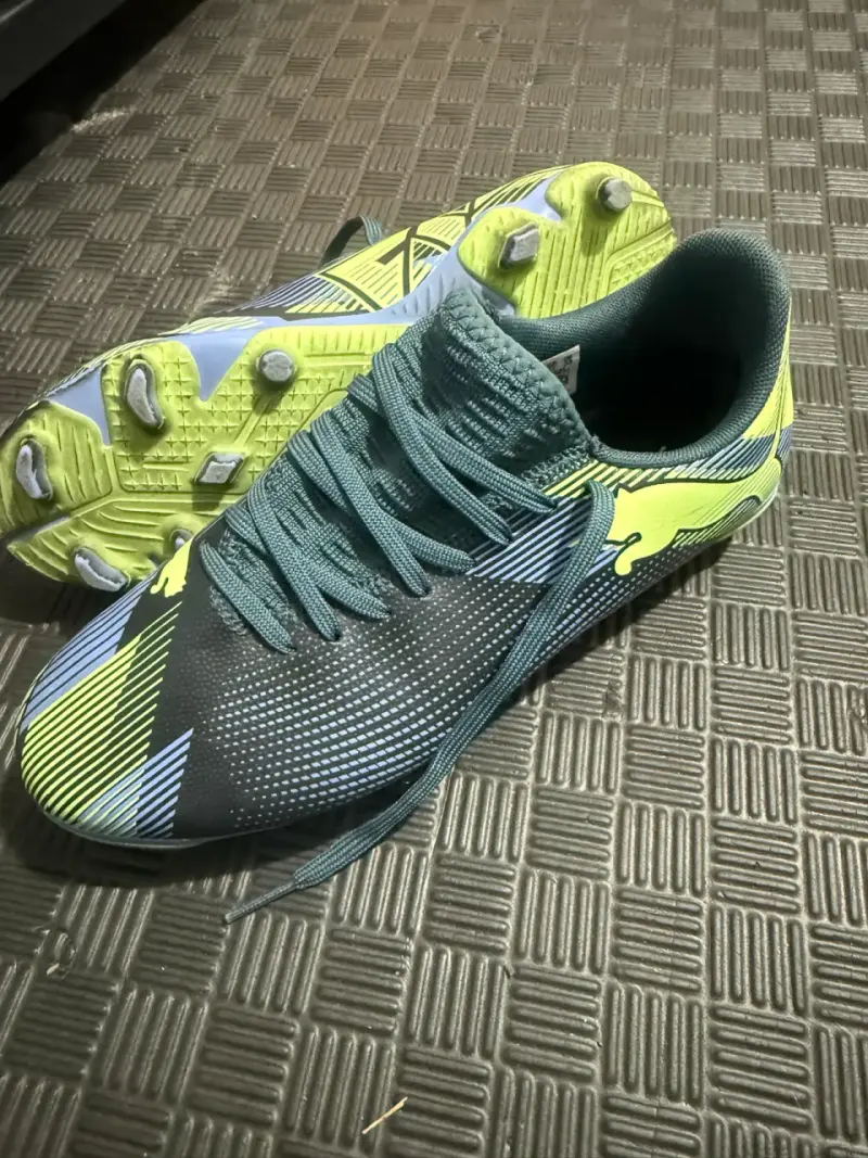 Zapatillas de fútbol con toperoles verde y negro - 1